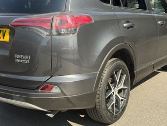 TOYOTA RAV4 2.5 VVT-h Design
