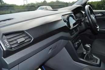VOLKSWAGEN T-CROSS 1.0 TSI SE