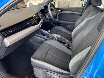 AUDI A1 1.5 TFSI 35 S line
