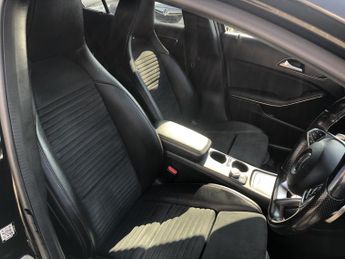 MERCEDES-BENZ GLA 2.1 GLA220d AMG Line