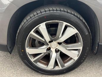 PEUGEOT 2008 1.6 VTi Feline Euro 5 5dr (Mistral)
