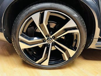 VOLVO XC90 2.0 R-Design Pro B5 Diesel AWD