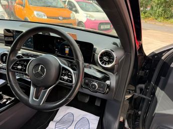 MERCEDES-BENZ A CLASS 1.5 A180d Sport