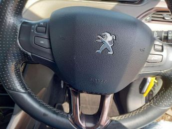 PEUGEOT 2008 1.6 e-HDi Feline Euro 5 (s/s) 5dr (Calima)