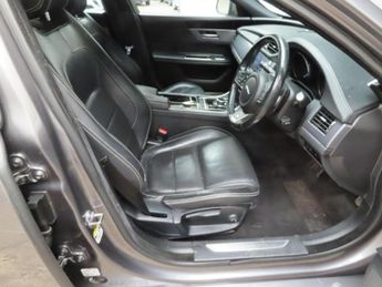 JAGUAR XF 2.0d R-Sport Auto AWD Euro 6 (s/s) 4dr