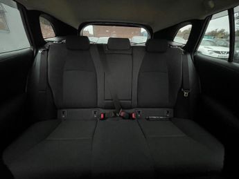 TOYOTA COROLLA 1.8 VVT-h Design Touring Sports 5dr Petrol Hybrid CVT Euro 6 (s/