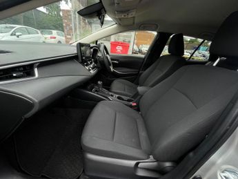 TOYOTA COROLLA 1.8 VVT-h Design Touring Sports 5dr Petrol Hybrid CVT Euro 6 (s/