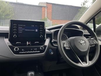 TOYOTA COROLLA 1.8 VVT-h Design Touring Sports 5dr Petrol Hybrid CVT Euro 6 (s/