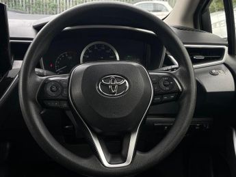 TOYOTA COROLLA 1.8 VVT-h Design Touring Sports 5dr Petrol Hybrid CVT Euro 6 (s/