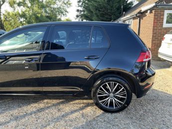 VOLKSWAGEN GOLF 2.0 TDI BlueMotion Tech SE Nav