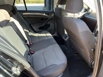 VOLKSWAGEN GOLF 2.0 TDI BlueMotion Tech SE Nav