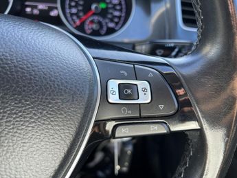 VOLKSWAGEN GOLF 2.0 TDI BlueMotion Tech SE Nav