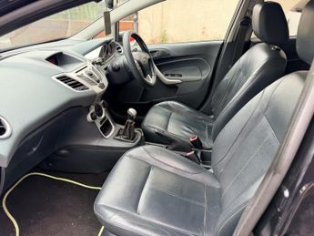 FORD FIESTA 1.6 Titanium