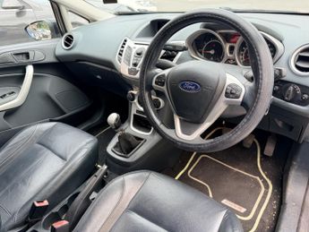 FORD FIESTA 1.6 Titanium