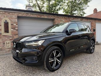 Volvo XC40 2.0 R-DESIGN B4 (Petrol)
