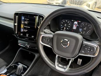 VOLVO XC40 2.0 R-DESIGN B4 (Petrol)
