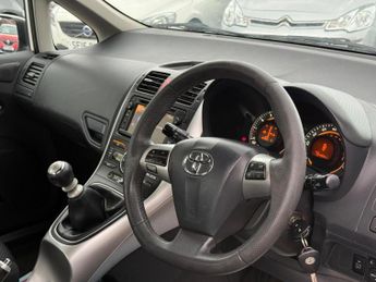 TOYOTA AURIS 1.33 Dual VVT-i Colour Collection Euro 5 (s/s) 5dr