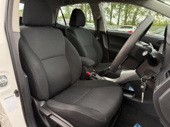 TOYOTA AURIS 1.33 Dual VVT-i Colour Collection Euro 5 (s/s) 5dr