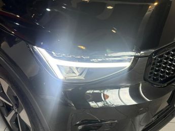 VOLVO XC40 2.0 Plus Dark B4 (197 hp)