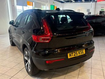 VOLVO XC40 2.0 Plus Dark B4 (197 hp)