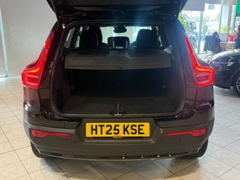 VOLVO XC40 2.0 Plus Dark B4 (197 hp)