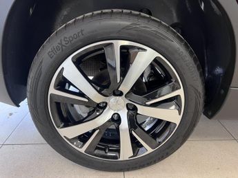 PEUGEOT 2008 1.2 PureTech GT Line