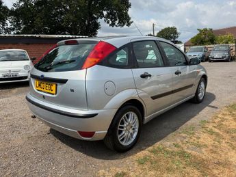 FORD FOCUS 1.6 i 16v LX