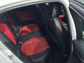 JAGUAR XE 2.0d R-Sport Auto Euro 6 (s/s) 4dr