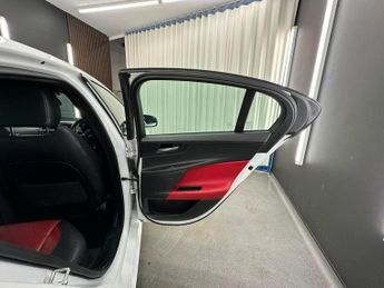 JAGUAR XE 2.0d R-Sport Auto Euro 6 (s/s) 4dr