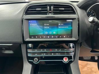 JAGUAR F-PACE 2.0 D180 Portfolio Auto AWD Euro 6 (s/s) 5dr