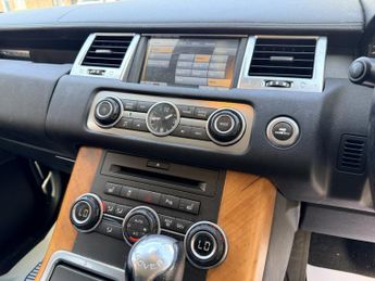 LAND ROVER RANGE ROVER SPORT 3.0 TD V6 SE