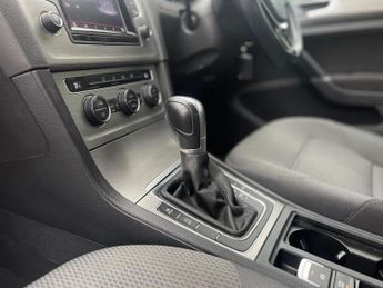 VOLKSWAGEN GOLF 1.6 TDI BlueMotion Tech Match DSG Euro 5 (s/s) 5dr