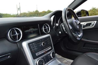 MERCEDES-BENZ SLC 2.1 SLC250d AMG Line