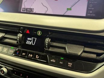 BMW 1 SERIES 1.5 118i SE
