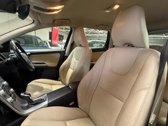 VOLVO XC60 2.4 SE Lux Nav D5 AWD