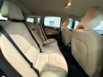 VOLVO XC60 2.4 SE Lux Nav D5 AWD