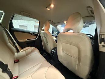 VOLVO XC60 2.4 SE Lux Nav D5 AWD