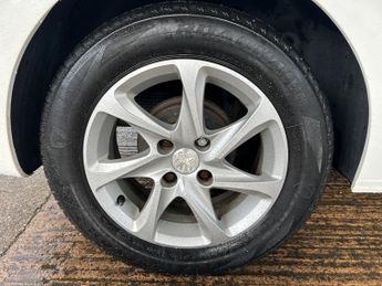 PEUGEOT 208 1.4 e-HDi Active