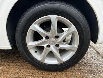 PEUGEOT 208 1.4 e-HDi Active