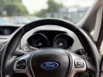 FORD ECOSPORT 1.0T EcoBoost Titanium