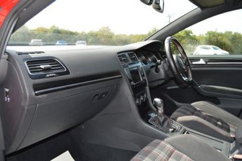 VOLKSWAGEN GOLF 2.0 TSI BlueMotion Tech GTI Performance