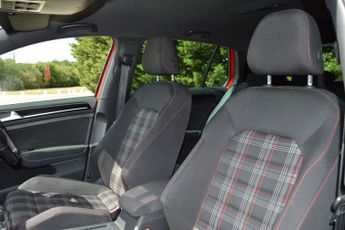 VOLKSWAGEN GOLF 2.0 TSI BlueMotion Tech GTI Performance