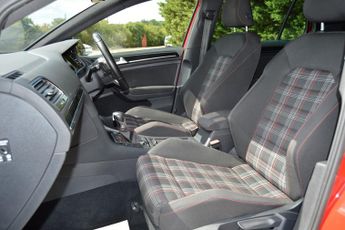 VOLKSWAGEN GOLF 2.0 TSI BlueMotion Tech GTI Performance