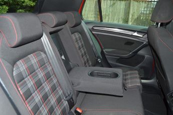 VOLKSWAGEN GOLF 2.0 TSI BlueMotion Tech GTI Performance