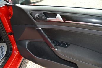 VOLKSWAGEN GOLF 2.0 TSI BlueMotion Tech GTI Performance