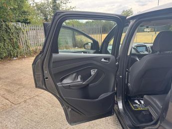 FORD KUGA 2.0 TDCi EcoBlue Zetec