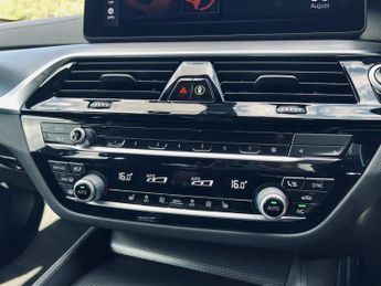 BMW 5 SERIES 2.0 520d MHT xDrive M Sport Touring Euro 6