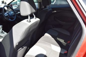 FORD FOCUS 1.0 T EcoBoost Zetec