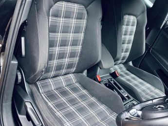 VOLKSWAGEN GOLF 2.0 TDI BlueMotion Tech GTD (Nav) DSG Euro 6 (s/s) 5dr