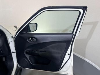 NISSAN JUKE 1.6 N-Connecta XTRON Euro 6 5dr